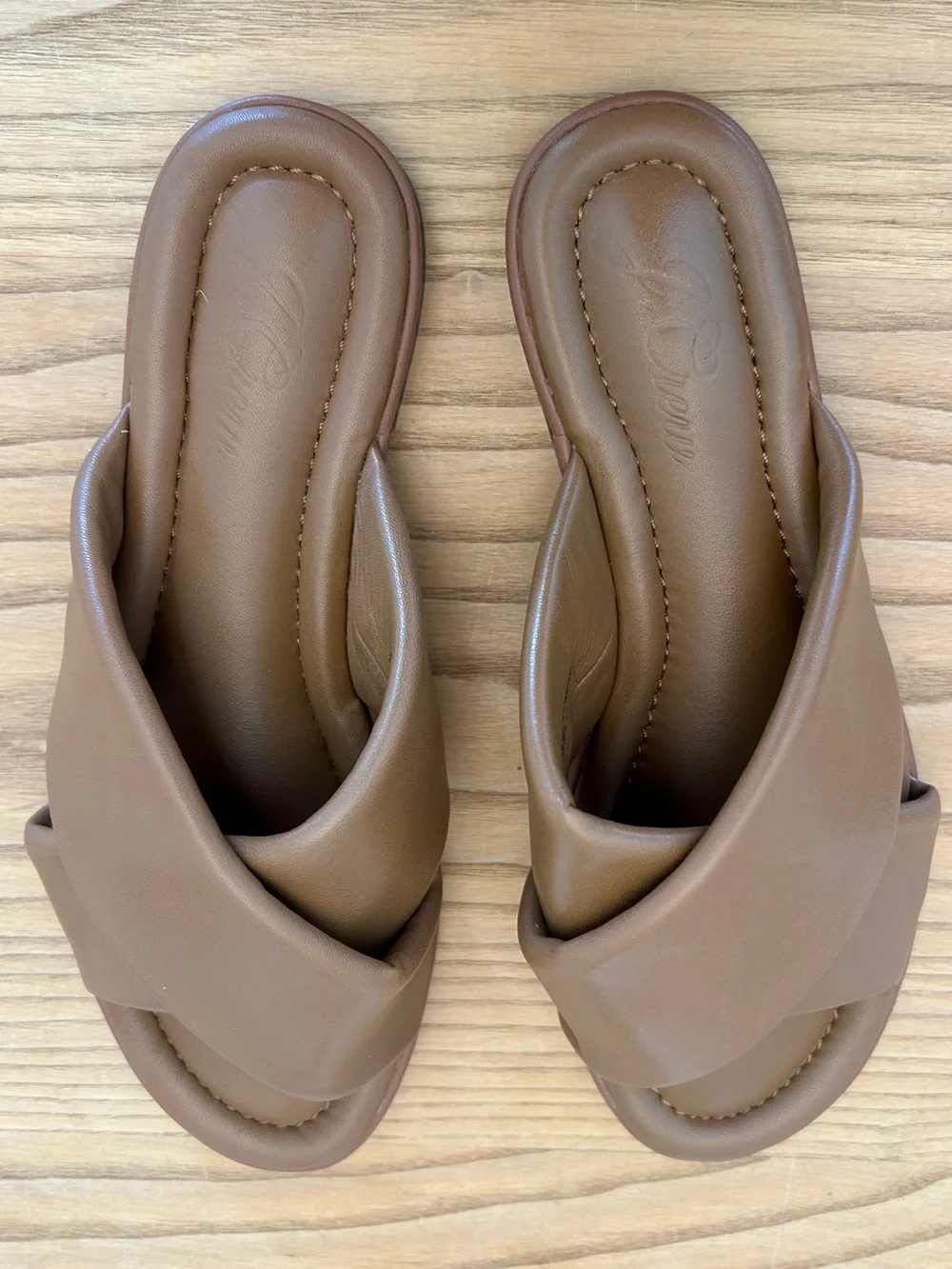 J. Crew Menorca padded cross-strap sandals in leather. Size 8.